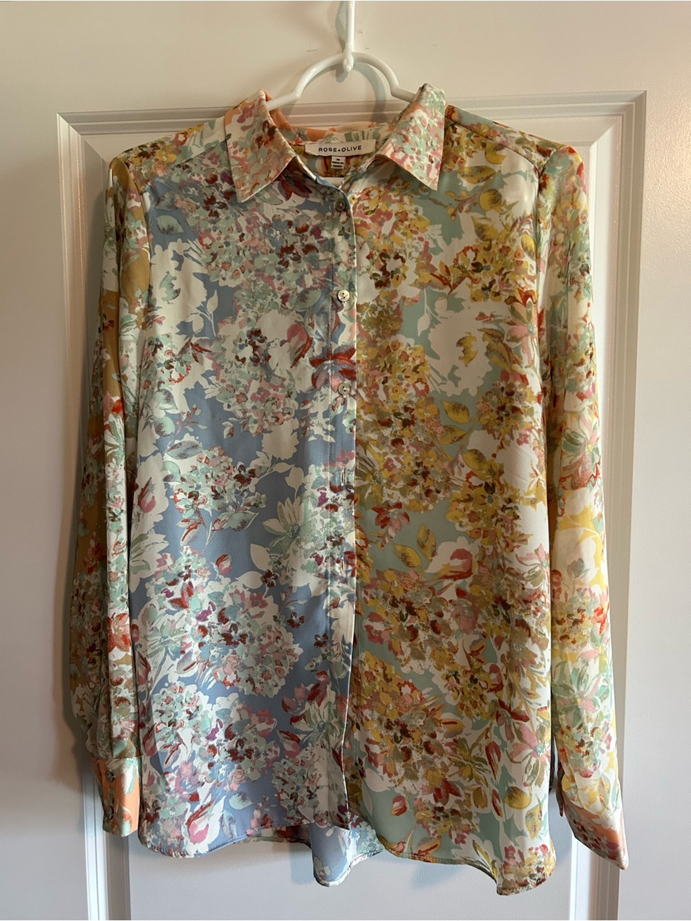 Gorgeous Floral Button-Up Shirt in Pastel Multi